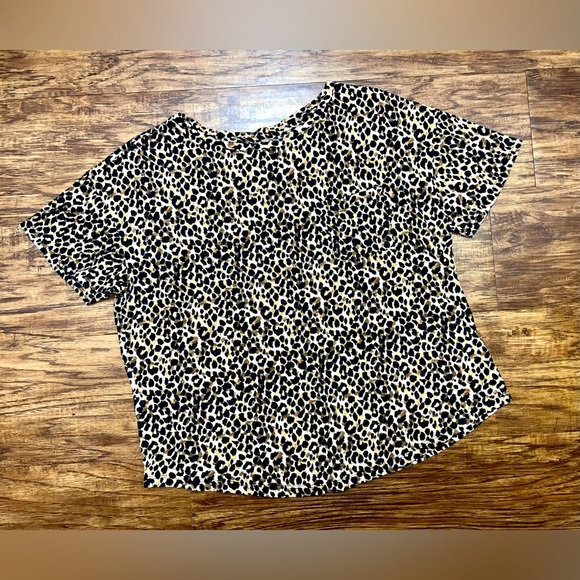 Old Navy Pocket Tee Size Medium - Picture 1 of 9